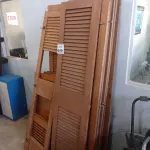 LOTE 659 - 01 ARMÁRIO EM MADEIRA DESMONTADO INCOMPLETO.  (NO ESTADO) ATENÇÃO! FAZER A VISITAÇÃO ANTES DE ARREMATAR, NÃO SABEMOS SE FUNCIONA, LEILÃO NÃO TEM GARANTIA E NEM DEVOLUÇÃO, SUJEITO A POSSÍVEIS AVARIAS VISÍVEIS/OCULTAS E/OU AUSÊNCIA DE COMPONENTES.
