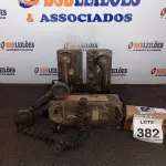 LOTE 382 - 03 TELEFONES ANTIGOS. (NO ESTADO) ATENÇÃO! FAZER A VISITAÇÃO ANTES DE ARREMATAR, NÃO SABEMOS SE FUNCIONA, LEILÃO NÃO TEM GARANTIA E NEM DEVOLUÇÃO, SUJEITO A POSSÍVEIS AVARIAS VISÍVEIS/OCULTAS E/OU AUSÊNCIA DE COMPONENTES.