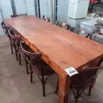 LOTE 389 - 01 MESA EM MADEIRA MACIÇA COM 08 CADEIRAS. (NO ESTADO) ATENÇÃO! FAZER A VISITAÇÃO ANTES DE ARREMATAR, NÃO SABEMOS SE FUNCIONA, LEILÃO NÃO TEM GARANTIA E NEM DEVOLUÇÃO, SUJEITO A POSSÍVEIS AVARIAS VISÍVEIS/OCULTAS E/OU AUSÊNCIA DE COMPONENTES.
