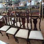 LOTE 414 - 07 CADEIRAS DE MADEIRAS COM ACENTO ALMOFADADA. (NO ESTADO) ATENÇÃO! FAZER A VISITAÇÃO ANTES DE ARREMATAR, NÃO SABEMOS SE FUNCIONA, LEILÃO NÃO TEM GARANTIA E NEM DEVOLUÇÃO, SUJEITO A POSSÍVEIS AVARIAS VISÍVEIS/OCULTAS E/OU AUSÊNCIA DE COMPONENTES.