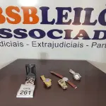 LOTE 261 - 04 RELÓGIOS DE PULSO DE MODELOS DIVERSOS E 01 CAIXA COM PEDRAS AMETISTA. (NO ESTADO) ATENÇÃO! FAZER A VISITAÇÃO ANTES DE ARREMATAR, NÃO SABEMOS SE FUNCIONA, LEILÃO NÃO TEM GARANTIA E NEM DEVOLUÇÃO, SUJEITO A POSSÍVEIS AVARIAS VISÍVEIS/OCULTAS E/OU AUSÊNCIA DE COMPONENTES.