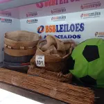 LOTE 331 - 01 LOTE COM DIVERSOS MATERIAIS ARTESANAIS DECORATIVOS. (NO ESTADO) ATENÇÃO! FAZER A VISITAÇÃO ANTES DE ARREMATAR, NÃO SABEMOS SE FUNCIONA, LEILÃO NÃO TEM GARANTIA E NEM DEVOLUÇÃO, SUJEITO A POSSÍVEIS AVARIAS VISÍVEIS/OCULTAS E/OU AUSÊNCIA DE COMPONENTES.