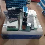 LOTE 550 - 01 LOTE COM GRANDE QUANTIDADE DE VIDROS AVULSOS  PARA VITRINE. (NO ESTADO) ATENÇÃO! FAZER A VISITAÇÃO ANTES DE ARREMATAR, NÃO S ABEMOS SE FUNCIONA, LEILÃO NÃO TEM GARANTIA E NEM DEVOLUÇÃO, SUJEITO A POSSÍVEIS AVARIAS VISÍVEIS/OCULTAS E/OU AUSÊNCIA DE COMPONENTES.