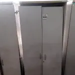 LOTE 400 - 01 ARMÁRIO ALTO COM 02 PORTAS 02 COMPARTIMENTOS. (NO ESTADO) ATENÇÃO! FAZER A VISITAÇÃO ANTES DE ARREMATAR, NÃO SABEMOS SE FUNCIONA, LEILÃO NÃO TEM GARANTIA E NEM DEVOLUÇÃO, SUJEITO A POSSÍVEIS AVARIAS VISÍVEIS/OCULTAS E/OU AUSÊNCIA DE COMPONENTES.