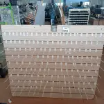 LOTE 541 -  01 PAINEL CANALETADO COM GANCHOS DE 1,62 X 1,40. (NO ESTADO) ATENÇÃO! FAZER A VISITAÇÃO ANTES DE ARREMATAR, NÃO SABEMOS SE FUNCIONA, LEILÃO NÃO TEM GARANTIA E NEM DEVOLUÇÃO, SUJEITO A POSSÍVEIS AVARIAS VISÍVEIS/OCULTAS E/OU AUSÊNCIA DE COMPONENTES.
