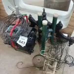 LOTE 643 - 01 CANHÃO DE LUZ E 02 LUMINÁRIAS. (NO ESTADO) ATENÇÃO! FAZER A VISITAÇÃO ANTES DE ARREMATAR, NÃO SABEMOS SE FUNCIONA, LEILÃO NÃO TEM GARANTIA E NEM DEVOLUÇÃO, SUJEITO A POSSÍVEIS AVARIAS VISÍVEIS/OCULTAS E/OU AUSÊNCIA DE COMPONENTES.
