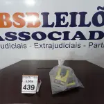 LOTE 439 - 03 MANDRIS DE APERTO RÁPIDO, 01 KIT DE MANDRIL PARA FURADEIRA E 01 BATERIA PARA FURADEIRA. (NO ESTADO) ATENÇÃO! FAZER A VISITAÇÃO ANTES DE ARREMATAR, NÃO SABEMOS SE FUNCIONA, LEILÃO NÃO TEM GARANTIA E NEM DEVOLUÇÃO, SUJEITO A POSSÍVEIS AVARIAS VISÍVEIS/OCULTAS E/OU AUSÊNCIA DE COMPONENTES.