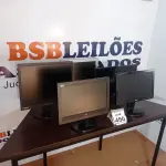 LOTE 450 - 05 MONITORES DE MARCAS E MODELOS DIVERSOS. (NO ESTADO) ATENÇÃO! FAZER A VISITAÇÃO ANTES DE ARREMATAR, NÃO SABEMOS SE FUNCIONA, LEILÃO NÃO TEM GARANTIA E NEM DEVOLUÇÃO, SUJEITO A POSSÍVEIS AVARIAS VISÍVEIS/OCULTAS E/OU AUSÊNCIA DE COMPONENTES.