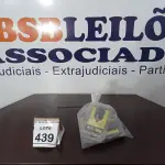 LOTE 439 - 03 MANDRIS DE APERTO RÁPIDO, 01 KIT DE MANDRIL PARA FURADEIRA E 01 BATERIA PARA FURADEIRA. (NO ESTADO) ATENÇÃO! FAZER A VISITAÇÃO ANTES DE ARREMATAR, NÃO SABEMOS SE FUNCIONA, LEILÃO NÃO TEM GARANTIA E NEM DEVOLUÇÃO, SUJEITO A POSSÍVEIS AVARIAS VISÍVEIS/OCULTAS E/OU AUSÊNCIA DE COMPONENTES.