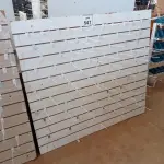 LOTE 547 - 01 PAINEL CANALETADO DE 1,32 X 1,46. (NO ESTADO) ATENÇÃO! FAZER A VISITAÇÃO ANTES DE ARREMATAR, NÃO SABEMOS SE FUNCIONA, LEILÃO NÃO TEM GARANTIA E NEM DEVOLUÇÃO, SUJEITO A POSSÍVEIS AVARIAS VISÍVEIS/OCULTAS E/OU AUSÊNCIA DE COMPONENTES.