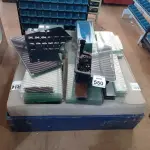 LOTE 550 - 01 LOTE COM GRANDE QUANTIDADE DE VIDROS AVULSOS  PARA VITRINE. (NO ESTADO) ATENÇÃO! FAZER A VISITAÇÃO ANTES DE ARREMATAR, NÃO S ABEMOS SE FUNCIONA, LEILÃO NÃO TEM GARANTIA E NEM DEVOLUÇÃO, SUJEITO A POSSÍVEIS AVARIAS VISÍVEIS/OCULTAS E/OU AUSÊNCIA DE COMPONENTES.