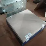 LOTE 403 - 01 PUFF ALMOFADADO COM BASE DE MADEIRA. (NO ESTADO) ATENÇÃO! FAZER A VISITAÇÃO ANTES DE ARREMATAR, NÃO SABEMOS SE FUNCIONA, LEILÃO NÃO TEM GARANTIA E NEM DEVOLUÇÃO, SUJEITO A POSSÍVEIS AVARIAS VISÍVEIS/OCULTAS E/OU AUSÊNCIA DE COMPONENTES.