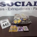 LOTE 442 - 01 LOTE COM DIVERSAS BATERIAS, PILHAS E CONTROLES DIVERSOS. (NO ESTADO) ATENÇÃO! FAZER A VISITAÇÃO ANTES DE ARREMATAR, NÃO SABEMOS SE FUNCIONA, LEILÃO NÃO TEM GARANTIA E NEM DEVOLUÇÃO, SUJEITO A POSSÍVEIS AVARIAS VISÍVEIS/OCULTAS E/OU AUSÊNCIA DE COMPONENTES.