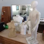 LOTE 649 - 06 MANEQUINS DE VÁRIOS TAMANHOS.  (NO ESTADO) ATENÇÃO! FAZER A VISITAÇÃO ANTES DE ARREMATAR, NÃO SABEMOS SE FUNCIONA, LEILÃO NÃO TEM GARANTIA E NEM DEVOLUÇÃO, SUJEITO A POSSÍVEIS AVARIAS VISÍVEIS/OCULTAS E/OU AUSÊNCIA DE COMPONENTES.