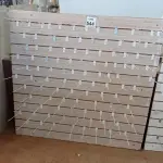 LOTE 544 - 01 PAINEL CANALETADO COM GANCHOS DE 1,49 X 1,40. (NO ESTADO) ATENÇÃO! FAZER A VISITAÇÃO ANTES DE ARREMATAR, NÃO SABEMOS SE FUNCIONA, LEILÃO NÃO TEM GARANTIA E NEM DEVOLUÇÃO, SUJEITO A POSSÍVEIS AVARIAS VISÍVEIS/OCULTAS E/OU AUSÊNCIA DE COMPONENTES.