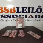 01 LOTE COM VÁRIOS BATENTES E FECHOS DE EMBUTIR PARA PORTAS. (NO ESTADO) ATENÇÃO! FAZER A VISITAÇÃO ANTES DE ARREMATAR, NÃO SABEMOS SE FUNCIONA, LEILÃO NÃO TEM GARANTIA E NEM DEVOLUÇÃO, SUJEITO A POSSÍVEIS AVARIAS VISÍVEIS/OCULTAS E/OU AUSÊNCIA DE COMPONENTES.