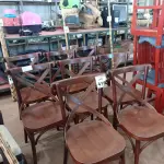 LOTE 416 - 08 CADEIRAS EM MADEIRA. (NO ESTADO) ATENÇÃO! FAZER A VISITAÇÃO ANTES DE ARREMATAR, NÃO SABEMOS SE FUNCIONA, LEILÃO NÃO TEM GARANTIA E NEM DEVOLUÇÃO, SUJEITO A POSSÍVEIS AVARIAS VISÍVEIS/OCULTAS E/OU AUSÊNCIA DE COMPONENTES.
