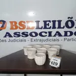 LOTE 429 - 08 VASOS DECORADOS. (NO ESTADO) ATENÇÃO! FAZER A VISITAÇÃO ANTES DE ARREMATAR, NÃO SABEMOS SE FUNCIONA, LEILÃO NÃO TEM GARANTIA E NEM DEVOLUÇÃO, SUJEITO A POSSÍVEIS AVARIAS VISÍVEIS/OCULTAS E/OU AUSÊNCIA DE COMPONENTES.