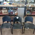 LOTE 424 - 05 CADEIRAS DIVERSAS. (NO ESTADO) ATENÇÃO! FAZER A VISITAÇÃO ANTES DE ARREMATAR, NÃO SABEMOS SE FUNCIONA, LEILÃO NÃO TEM GARANTIA E NEM DEVOLUÇÃO, SUJEITO A POSSÍVEIS AVARIAS VISÍVEIS/OCULTAS E/OU AUSÊNCIA DE COMPONENTES.