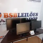 LOTE 450 - 05 MONITORES DE MARCAS E MODELOS DIVERSOS. (NO ESTADO) ATENÇÃO! FAZER A VISITAÇÃO ANTES DE ARREMATAR, NÃO SABEMOS SE FUNCIONA, LEILÃO NÃO TEM GARANTIA E NEM DEVOLUÇÃO, SUJEITO A POSSÍVEIS AVARIAS VISÍVEIS/OCULTAS E/OU AUSÊNCIA DE COMPONENTES.