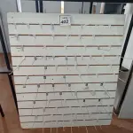 LOTE 402 - 01 PAINEL CANALETADO BRANCO COM GANCHOS DE 1,11M X 1,32M. (NO ESTADO) ATENÇÃO! FAZER A VISITAÇÃO ANTES DE ARREMATAR, NÃO SABEMOS SE FUNCIONA, LEILÃO NÃO TEM GARANTIA E NEM DEVOLUÇÃO, SUJEITO A POSSÍVEIS AVARIAS VISÍVEIS/OCULTAS E/OU AUSÊNCIA DE COMPONENTES.