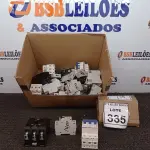 LOTE 335 - 01 LOTE COM VÁRIOS DISJUNTORES MODELOS E TAMANHOS DIVERSOS. (NO ESTADO) ATENÇÃO! FAZER A VISITAÇÃO ANTES DE ARREMATAR, NÃO SABEMOS SE FUNCIONA, LEILÃO NÃO TEM GARANTIA E NEM DEVOLUÇÃO, SUJEITO A POSSÍVEIS AVARIAS VISÍVEIS/OCULTAS E/OU AUSÊNCIA DE COMPONENTES.