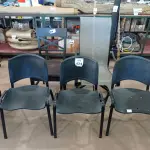 LOTE 424 - 05 CADEIRAS DIVERSAS. (NO ESTADO) ATENÇÃO! FAZER A VISITAÇÃO ANTES DE ARREMATAR, NÃO SABEMOS SE FUNCIONA, LEILÃO NÃO TEM GARANTIA E NEM DEVOLUÇÃO, SUJEITO A POSSÍVEIS AVARIAS VISÍVEIS/OCULTAS E/OU AUSÊNCIA DE COMPONENTES.