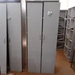 LOTE 374 - 01 ARMÁRIO ALTO 02 PORTAS E 04 COMPARTIMENTOS. (NO ESTADO) ATENÇÃO! FAZER A VISITAÇÃO ANTES DE ARREMATAR, NÃO SABEMOS SE FUNCIONA, LEILÃO NÃO TEM GARANTIA E NEM DEVOLUÇÃO, SUJEITO A POSSÍVEIS AVARIAS VISÍVEIS/OCULTAS E/OU AUSÊNCIA DE COMPONENTES.