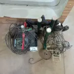 LOTE 643 - 01 CANHÃO DE LUZ E 02 LUMINÁRIAS. (NO ESTADO) ATENÇÃO! FAZER A VISITAÇÃO ANTES DE ARREMATAR, NÃO SABEMOS SE FUNCIONA, LEILÃO NÃO TEM GARANTIA E NEM DEVOLUÇÃO, SUJEITO A POSSÍVEIS AVARIAS VISÍVEIS/OCULTAS E/OU AUSÊNCIA DE COMPONENTES.