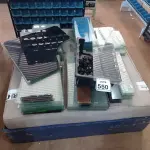 LOTE 550 - 01 LOTE COM GRANDE QUANTIDADE DE VIDROS AVULSOS  PARA VITRINE. (NO ESTADO) ATENÇÃO! FAZER A VISITAÇÃO ANTES DE ARREMATAR, NÃO S ABEMOS SE FUNCIONA, LEILÃO NÃO TEM GARANTIA E NEM DEVOLUÇÃO, SUJEITO A POSSÍVEIS AVARIAS VISÍVEIS/OCULTAS E/OU AUSÊNCIA DE COMPONENTES.