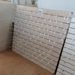 LOTE 544 - 01 PAINEL CANALETADO COM GANCHOS DE 1,49 X 1,40. (NO ESTADO) ATENÇÃO! FAZER A VISITAÇÃO ANTES DE ARREMATAR, NÃO SABEMOS SE FUNCIONA, LEILÃO NÃO TEM GARANTIA E NEM DEVOLUÇÃO, SUJEITO A POSSÍVEIS AVARIAS VISÍVEIS/OCULTAS E/OU AUSÊNCIA DE COMPONENTES.