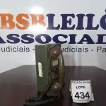 LOTE 434 - 01 TELEFONE ANTIGO. (NO ESTADO) ATENÇÃO! FAZER A VISITAÇÃO ANTES DE ARREMATAR, NÃO SABEMOS SE FUNCIONA, LEILÃO NÃO TEM GARANTIA E NEM DEVOLUÇÃO, SUJEITO A POSSÍVEIS AVARIAS VISÍVEIS/OCULTAS E/OU AUSÊNCIA DE COMPONENTES.