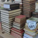 LOTE 581 - 01 LOTE COM GRANDE QUANTIDADE DE ENCICLOPÉDIAS, DICIONÁRIO E LIVROS DIDÁTICOS.  (NO ESTADO) ATENÇÃO! FAZER A VISITAÇÃO ANTES DE ARREMATAR, NÃO SABEMOS SE FUNCIONA, LEILÃO NÃO TEM GARANTIA E NEM DEVOLUÇÃO, SUJEITO A POSSÍVEIS AVARIAS VISÍVEIS/OCULTAS E/OU AUSÊNCIA DE COMPONENTES.