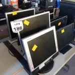 LOTE 186 - 09 MONITORES LCD MARCA E MODELOS DIVERSOS. (NO ESTADO) ATENÇÃO! FAZER A VISITAÇÃO ANTES DE ARREMATAR, NÃO SABEMOS SE FUNCIONA, LEILÃO NÃO TEM GARANTIA E NEM DEVOLUÇÃO, SUJEITO A POSSÍVEIS AVARIAS VISÍVEIS/OCULTAS E/OU AUSÊNCIA DE COMPONENTES.