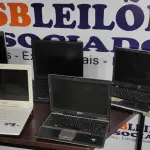 LOTE 059 - 05 NOTEBOOKS MARCAS E MODELOS DIVERSOS. (NO ESTADO) ATENÇÃO! FAZER A VISITAÇÃO ANTES DE ARREMATAR, NÃO SABEMOS SE FUNCIONA, LEILÃO NÃO TEM GARANTIA E NEM DEVOLUÇÃO, SUJEITO A POSSÍVEIS AVARIAS VISÍVEIS/OCULTAS E/OU AUSÊNCIA DE COMPONENTES.