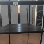 LOTE 572 - 02 MESAS COM TAMPO DE MADEIRA EM FORMA TRAPÉZIO.  (NO ESTADO) ATENÇÃO! FAZER A VISITAÇÃO ANTES DE ARREMATAR, NÃO SABEMOS SE FUNCIONA, LEILÃO NÃO TEM GARANTIA E NEM DEVOLUÇÃO, SUJEITO A POSSÍVEIS AVARIAS VISÍVEIS/OCULTAS E/OU AUSÊNCIA DE COMPONENTES.