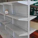 LOTE 554 - 01 GÔNDOLA EXPOSITORA DUPLA DE 7,30 X 1,60. (NO ESTADO) ATENÇÃO! FAZER A VISITAÇÃO ANTES DE ARREMATAR, NÃO SABEMOS SE FUNCIONA, LEILÃO NÃO TEM GARANTIA E NEM DEVOLUÇÃO, SUJEITO A POSSÍVEIS AVARIAS VISÍVEIS/OCULTAS E/OU AUSÊNCIA DE COMPONENTES.