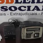 LOTE 600 - 01 IMPRESSORA DE CUPOM COM FONTE MARCA SWEDA E 01 RELÓGIO DE PONTO COM FONTE MARCA DIMEP.  (NO ESTADO) ATENÇÃO! FAZER A VISITAÇÃO ANTES DE ARREMATAR, NÃO SABEMOS SE FUNCIONA, LEILÃO NÃO TEM GARANTIA E NEM DEVOLUÇÃO, SUJEITO A POSSÍVEIS AVARIAS VISÍVEIS/OCULTAS E/OU AUSÊNCIA DE COMPONENTES.