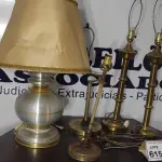 LOTE 615 - 06 ABAJURES SEM 01 COM CÚPULA.  (NO ESTADO) ATENÇÃO! FAZER A VISITAÇÃO ANTES DE ARREMATAR, NÃO SABEMOS SE FUNCIONA, LEILÃO NÃO TEM GARANTIA E NEM DEVOLUÇÃO, SUJEITO A POSSÍVEIS AVARIAS VISÍVEIS/OCULTAS E/OU AUSÊNCIA DE COMPONENTES.
