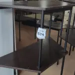 LOTE 574 - 02 MESAS COM TAMPO DE MADEIRA EM FORMA TRAPÉZIO.  (NO ESTADO) ATENÇÃO! FAZER A VISITAÇÃO ANTES DE ARREMATAR, NÃO SABEMOS SE FUNCIONA, LEILÃO NÃO TEM GARANTIA E NEM DEVOLUÇÃO, SUJEITO A POSSÍVEIS AVARIAS VISÍVEIS/OCULTAS E/OU AUSÊNCIA DE COMPONENTES.