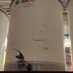 LOTE 343 - 01 FERMENTADORA DE 1.000 LITROS PP PLASUL COM TORNEIRA DE INOX. (NO ESTADO) ATENÇÃO! FAZER A VISITAÇÃO ANTES DE ARREMATAR, NÃO SABEMOS SE FUNCIONA. LEILÃO NÃO TEM GARANTIA E NEM DEVOLUÇÃO, SUJEITO A POSSÍVEIS AVARIAS VISÍVEIS/OCULTAS E/OU AUSÊNCIA DE COMPONENTES.