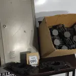 LOTE 090 - 01 QUADRO ELÉTRICO E 01 LOTE COM CAIXAS DE LUZ PARA LAJOTA. (NO ESTADO) ATENÇÃO! FAZER A VISITAÇÃO ANTES DE ARREMATAR, NÃO SABEMOS SE FUNCIONA. LEILÃO NÃO TEM GARANTIA E NEM DEVOLUÇÃO, SUJEITO A POSSÍVEIS AVARIAS VISÍVEIS/OCULTAS E/OU AUSÊNCIA DE COMPONENTES.