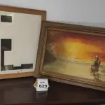LOTE 629 - 02 QUADROS EMOLDURADOS.  (NO ESTADO) ATENÇÃO! FAZER A VISITAÇÃO ANTES DE ARREMATAR, NÃO SABEMOS SE FUNCIONA, LEILÃO NÃO TEM GARANTIA E NEM DEVOLUÇÃO, SUJEITO A POSSÍVEIS AVARIAS VISÍVEIS/OCULTAS E/OU AUSÊNCIA DE COMPONENTES.