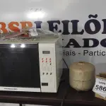 LOTE 586 - 01 MICRO - ONDAS MARCA PROSDÓCIMO, 01 BOTIJÃO PEQUENO E ACESSÓRIOS PARA FOGÃO.  (NO ESTADO) ATENÇÃO! FAZER A VISITAÇÃO ANTES DE ARREMATAR, NÃO SABEMOS SE FUNCIONA, LEILÃO NÃO TEM GARANTIA E NEM DEVOLUÇÃO, SUJEITO A POSSÍVEIS AVARIAS VISÍVEIS/OCULTAS E/OU AUSÊNCIA DE COMPONENTES.