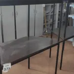 LOTE 573 - 02 MESAS COM TAMPO DE MADEIRA EM FORMA TRAPÉZIO.  (NO ESTADO) ATENÇÃO! FAZER A VISITAÇÃO ANTES DE ARREMATAR, NÃO SABEMOS SE FUNCIONA, LEILÃO NÃO TEM GARANTIA E NEM DEVOLUÇÃO, SUJEITO A POSSÍVEIS AVARIAS VISÍVEIS/OCULTAS E/OU AUSÊNCIA DE COMPONENTES.