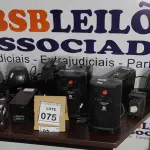 LOTE 075 - 03 TRANSFORMADORES E 10 ESTABILIZADORES. (NO ESTADO) ATENÇÃO! FAZER A VISITAÇÃO ANTES DE ARREMATAR, NÃO SABEMOS SE FUNCIONA, LEILÃO NÃO TEM GARANTIA E NEM DEVOLUÇÃO, SUJEITO A POSSÍVEIS AVARIAS VISÍVEIS/OCULTAS E/OU AUSÊNCIA DE COMPONENTES.