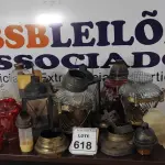 LOTE 618 - 01 LOTE COM GRANDE QUANTIDADE DE CASTIÇAIS DIVERSOS.  (NO ESTADO) ATENÇÃO! FAZER A VISITAÇÃO ANTES DE ARREMATAR, NÃO SABEMOS SE FUNCIONA, LEILÃO NÃO TEM GARANTIA E NEM DEVOLUÇÃO, SUJEITO A POSSÍVEIS AVARIAS VISÍVEIS/OCULTAS E/OU AUSÊNCIA DE COMPONENTES.
