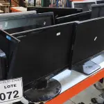 LOTE 072 - 13 MONITORES LCD DE MARCAS E MODELOS DIVERSOS. (NO ESTADO) ATENÇÃO! FAZER A VISITAÇÃO ANTES DE ARREMATAR, NÃO SABEMOS SE FUNCIONA, LEILÃO NÃO TEM GARANTIA E NEM DEVOLUÇÃO, SUJEITO A POSSÍVEIS AVARIAS VISÍVEIS/OCULTAS E/OU AUSÊNCIA DE COMPONENTES.
