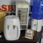 LOTE 026 - 03 BEBEDOUROS TIPO GARRAFÃO E 01 CLIMATIZADOR. (NO ESTADO) ATENÇÃO! FAZER A VISITAÇÃO ANTES DE ARREMATAR, NÃO SABEMOS SE FUNCIONA. LEILÃO NÃO TEM GARANTIA E NEM DEVOLUÇÃO, SUJEITO A POSSÍVEIS AVARIAS VISÍVEIS/OCULTAS E/OU AUSÊNCIA DE COMPONENTES.