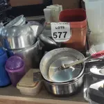 LOTE 577 - 01 LOTE COM GRANDE QUANTIDADE DE UTENSÍLIOS DIVERSOS PARA COZINHA.  (NO ESTADO) ATENÇÃO! FAZER A VISITAÇÃO ANTES DE ARREMATAR, NÃO SABEMOS SE FUNCIONA, LEILÃO NÃO TEM GARANTIA E NEM DEVOLUÇÃO, SUJEITO A POSSÍVEIS AVARIAS VISÍVEIS/OCULTAS E/OU AUSÊNCIA DE COMPONENTES.
